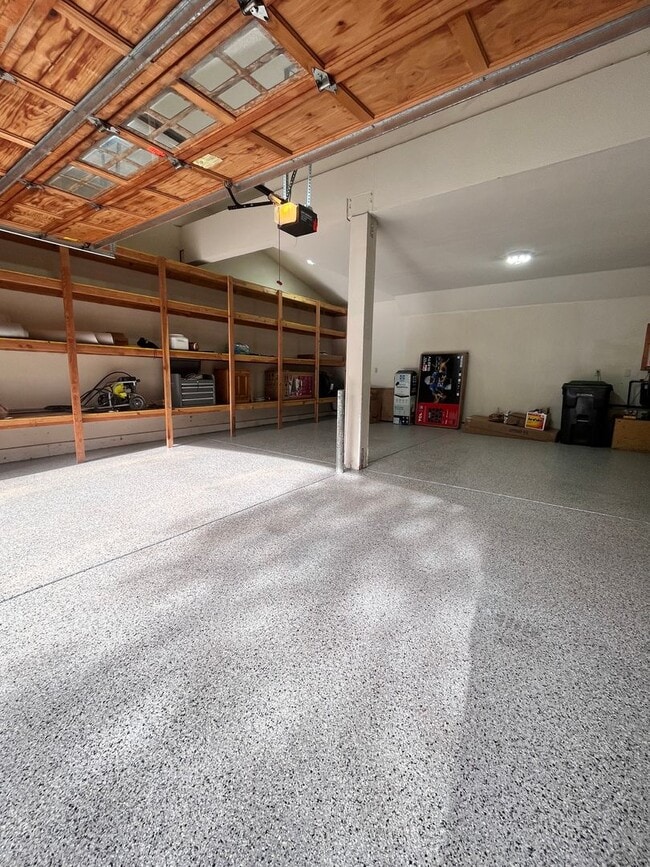 Building Photo - Flexible 3 month Lease available in Tahoe Donner - April, May, June