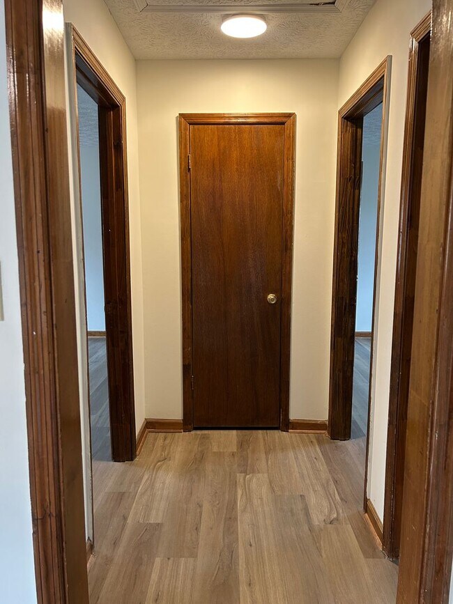 Building Photo - 109/111 Deer Creek Ct