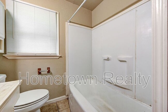 Building Photo - 410 E Steed Dr