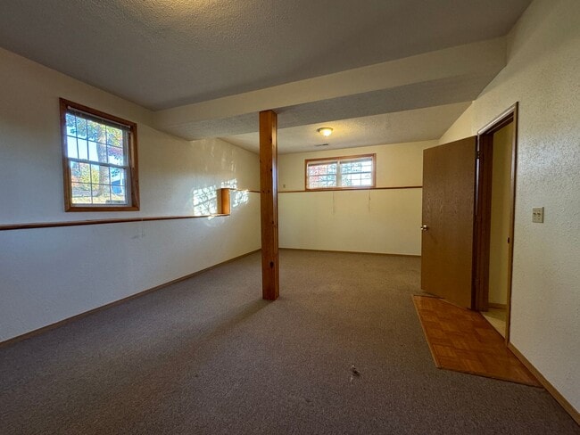 Building Photo - Charming 3-Bed, 2-Bath Home Just Minutes from Fort Leonard Wood!