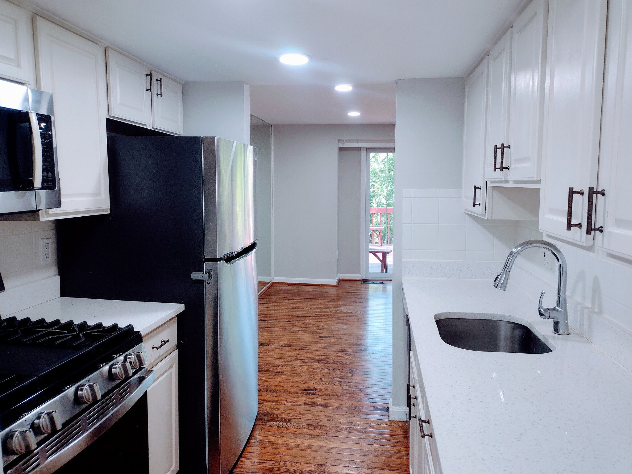 Building Photo - 5455 Hildebrand Ct