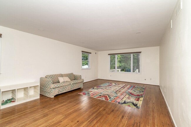 Building Photo - 1800 Lark Ln