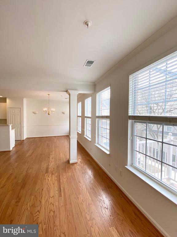 Building Photo - 2663 Manhattan Pl