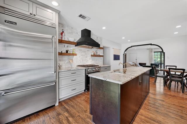 Building Photo - 304 Appian Way
