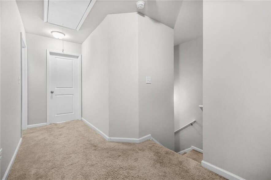 Building Photo - 3181 Meadowstone Ln SW