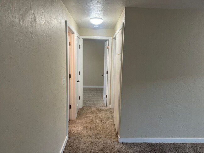 Building Photo - 41 N Lawrence St