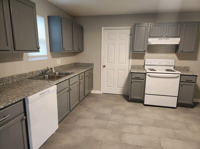 Building Photo - 4608 Princeton Dr