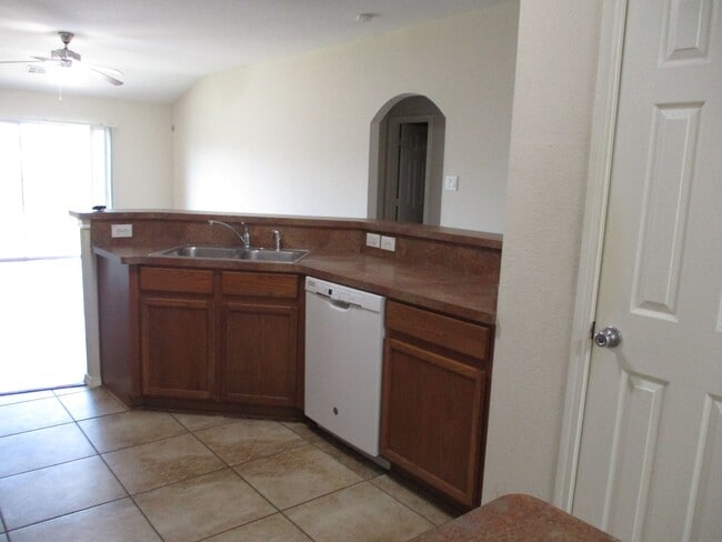 Building Photo - $1995 / 3br – 1648 ft2 - 3/2/2 w/Office ready to move in Brookville Estates (Forney)