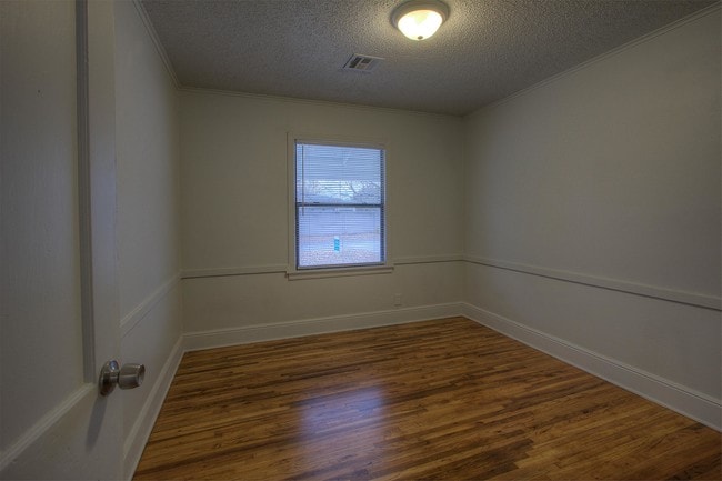 Building Photo - 1331 E 43rd St