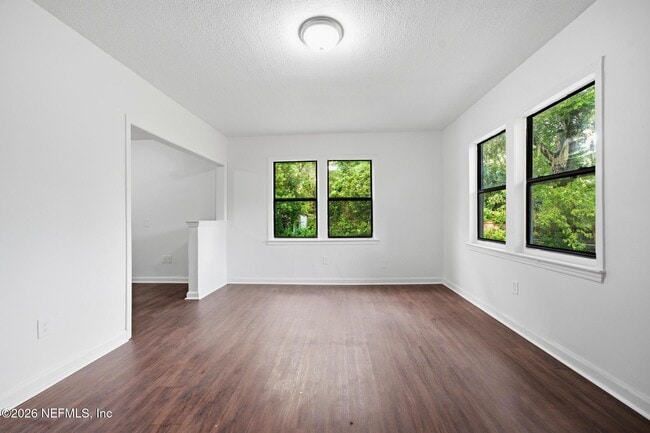 Building Photo - 920 George Cir