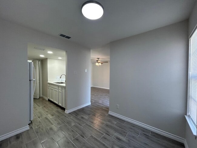 Building Photo - 100 Hillside Rd