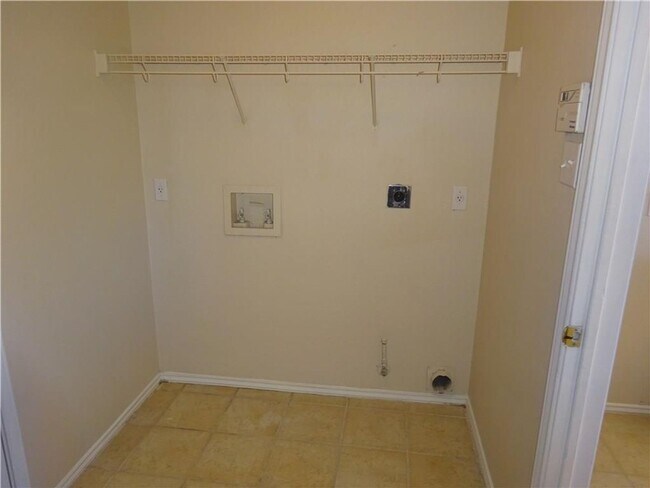 Building Photo - 1016 Doras Dr