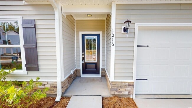 Building Photo - 1060 Moen Lp