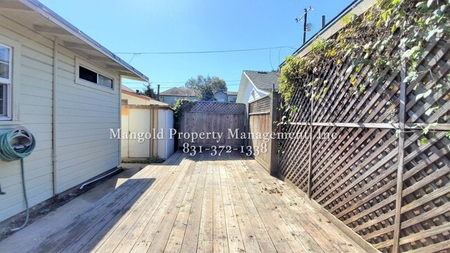 Building Photo - 2-Bedroom PLUS Loft Home Downtown Monterey