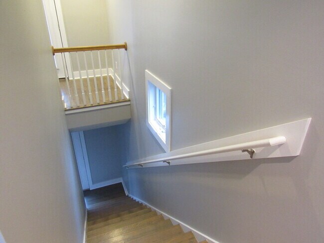 Building Photo - Germantown unit with attached 1 car garage!