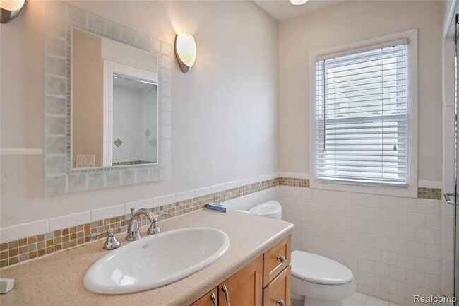 Building Photo - 2315 Guthrie Ave