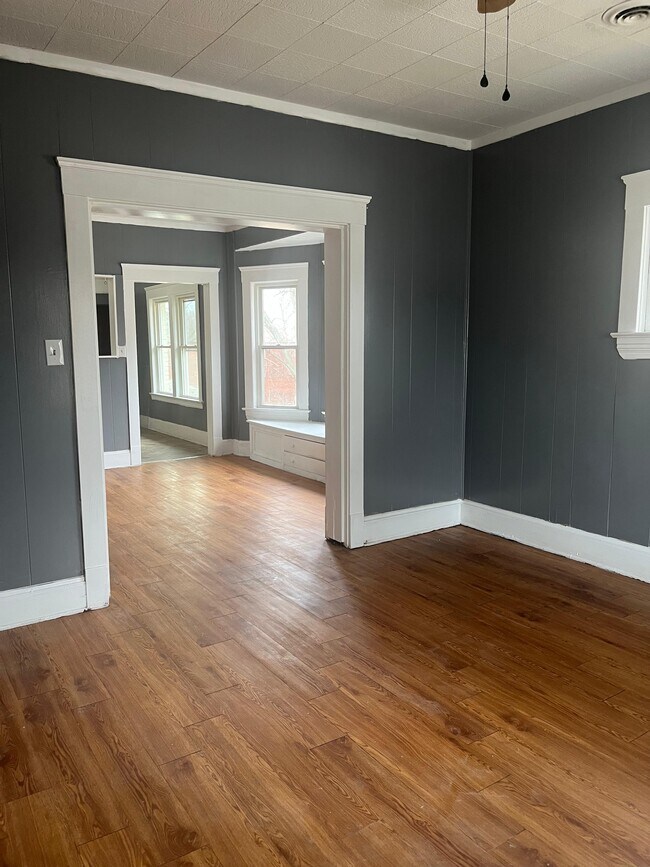 Building Photo - 2989 E 61st St