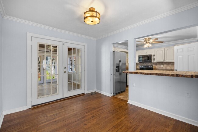 Building Photo - 1204 Fontana Ave