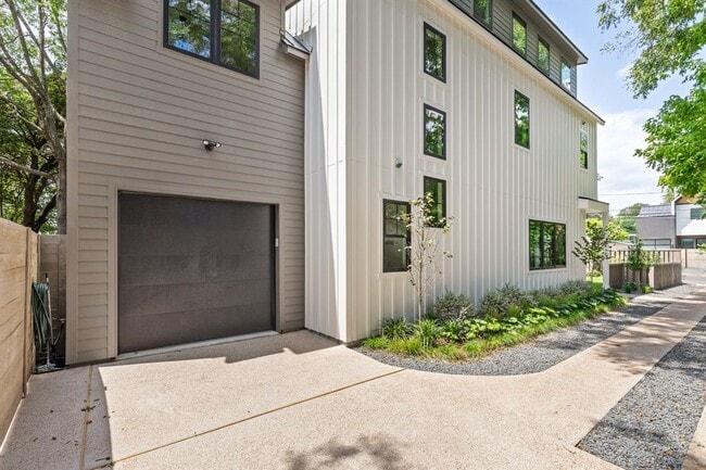 Building Photo - 2707 Stacy Ln