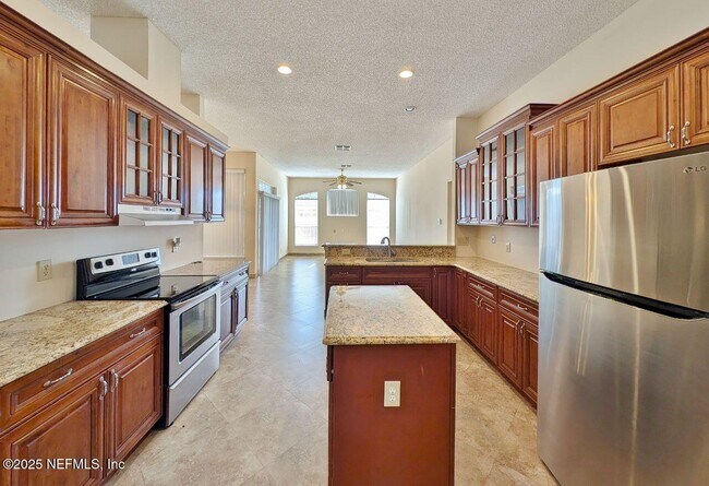 Building Photo - 2413 Cedar Trace Dr W