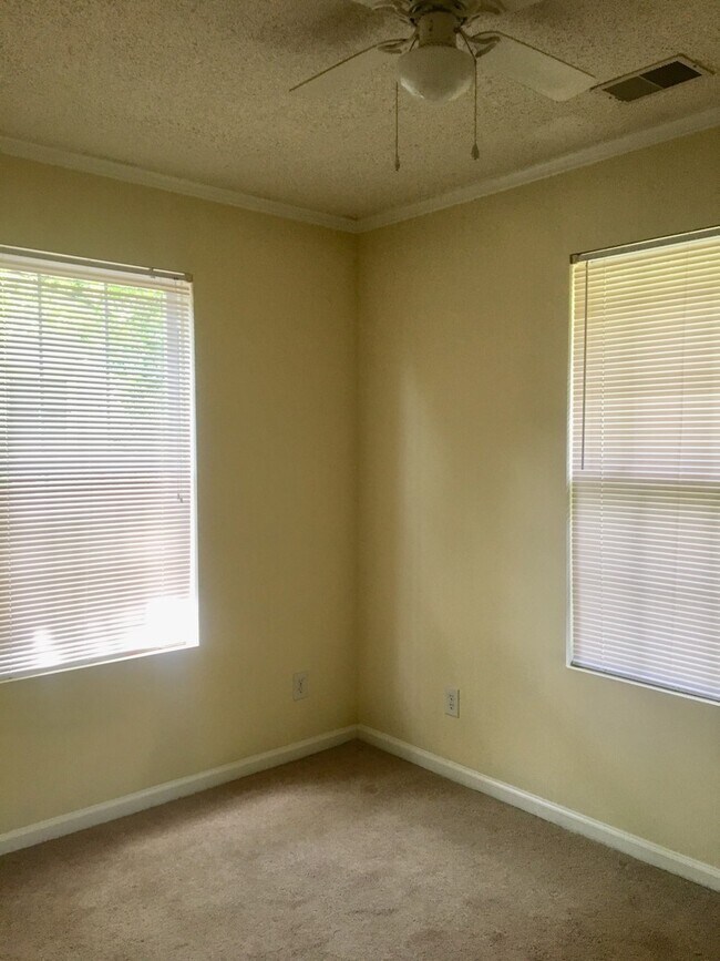 Building Photo - Rosewood