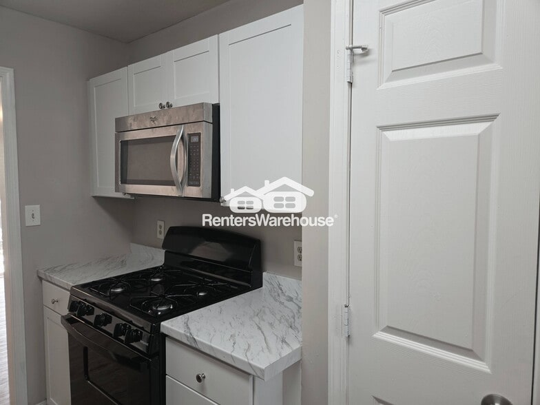 Building Photo - 4891 Jenny Dr