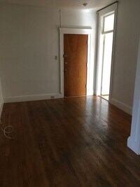 Building Photo - 2BR 1Bth unit. Great location!