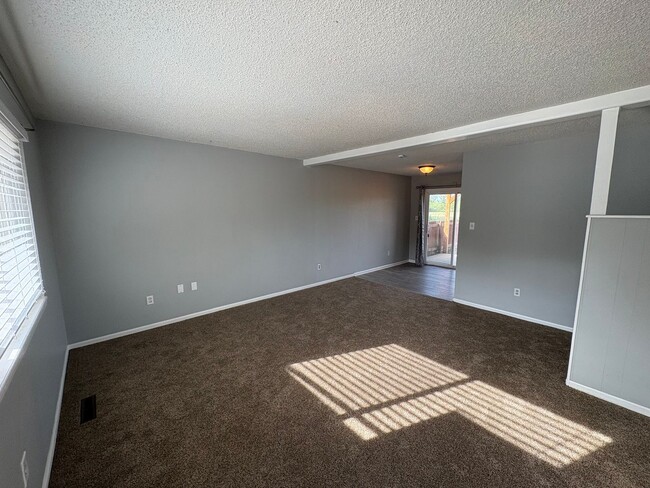 Building Photo - 405 Loma Linda Dr
