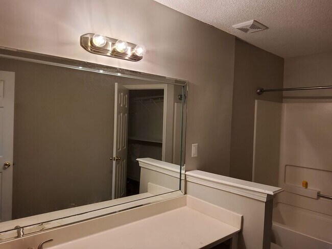 Building Photo - 317 Avery Jordan Cove