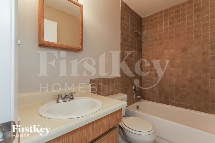 Building Photo - 924 Axlewood Cir