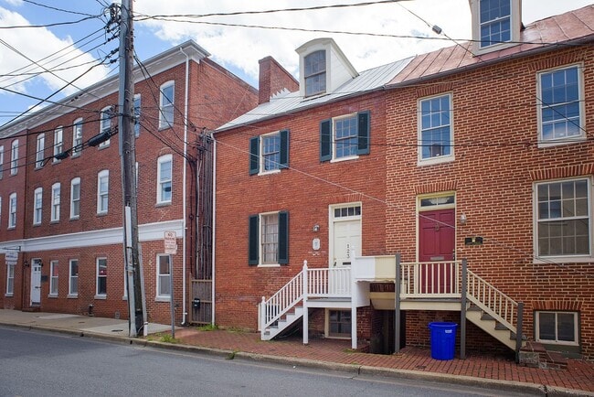 Building Photo - 123 Cathedral St