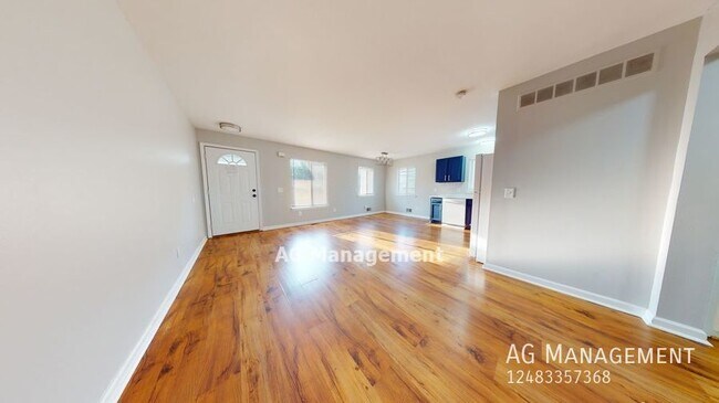 Building Photo - 18530 E 14 Mile Rd #1 - Gorgeous 2Bed/1Bat...