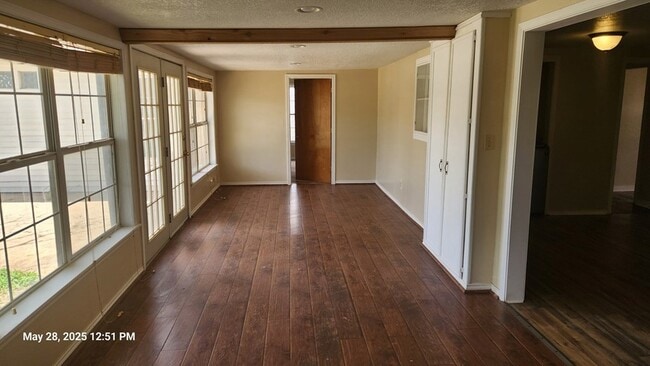 Building Photo - 406 4th St