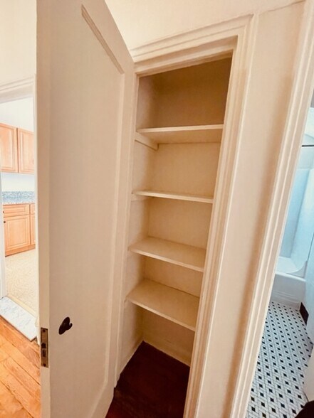 Building Photo - 81 Chestnut St