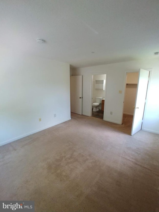 Building Photo - 2600 Camelback Ln