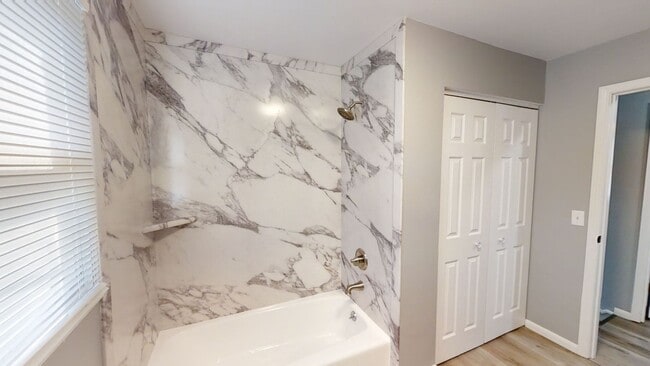 Building Photo - Large Updated 4-Bedroom Home for Rent – Moline