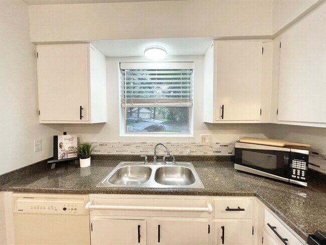 Building Photo - 6 Lea Oak Ct