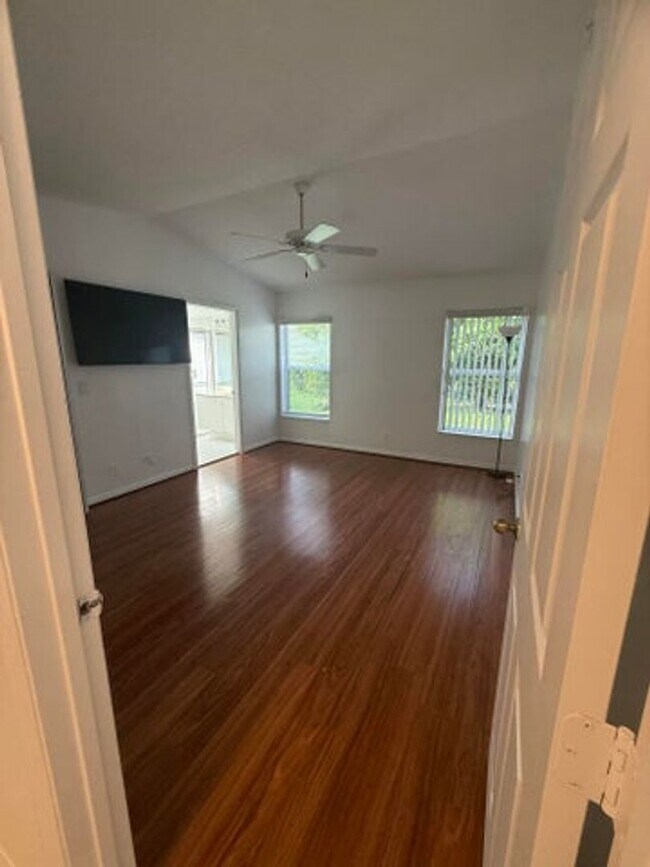 Building Photo - 100 Cocoplum Cir