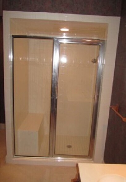 WALK-IN SHOWER - 3104 Wabash Ave