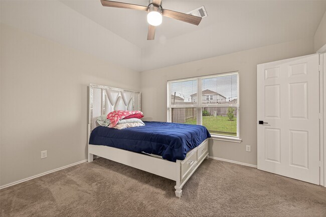 Building Photo - 10411 Meadow Saffron Dr