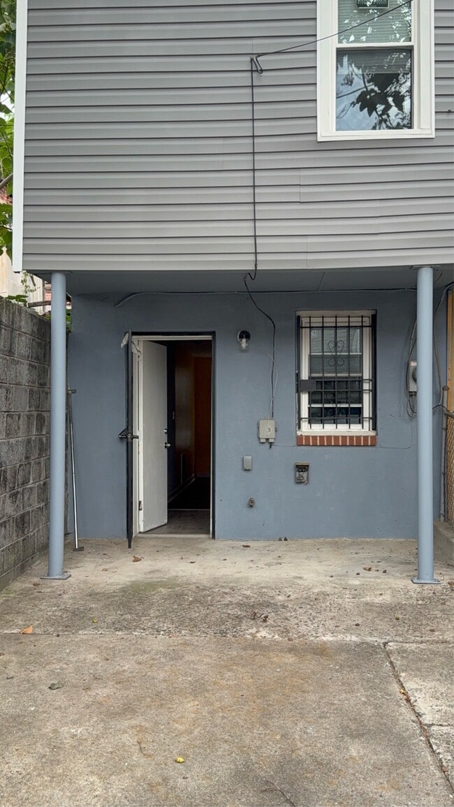 Building Photo - 1737 N Dallas St