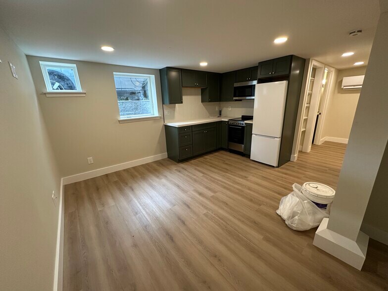 Building Photo - 2412 Columbia St SW