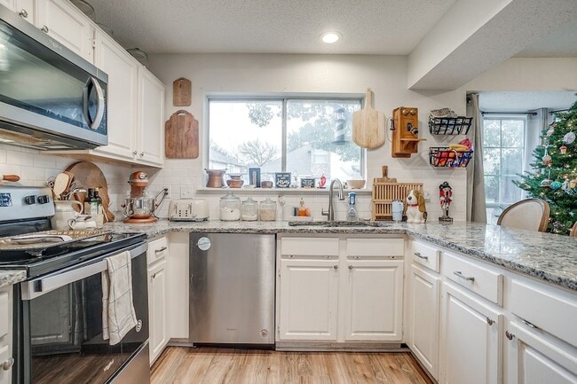 Building Photo - 5221 Grand Mesa Dr