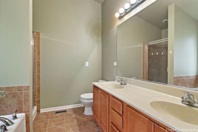 Building Photo - 176 S Cornerstone Dr