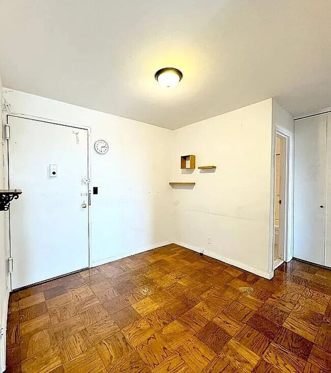 Building Photo - 86-15 Broadway