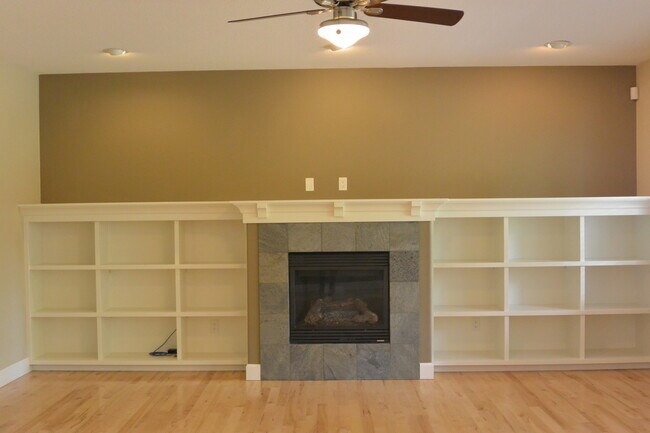 Building Photo - 1365 SE 194th Pl