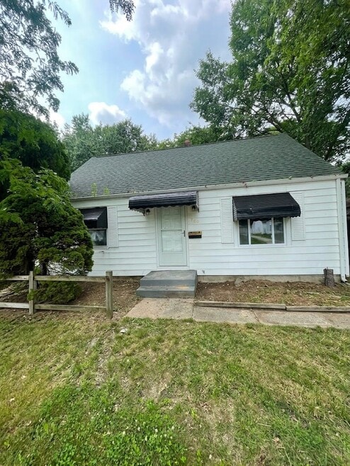Building Photo - 720 E 258th St