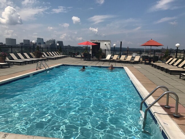 Building Photo - Great Foggy Bottom One Bedroom with Roof T...