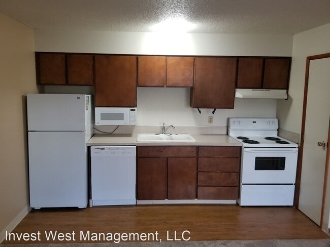 Primary Photo - 1701 E Reserve St