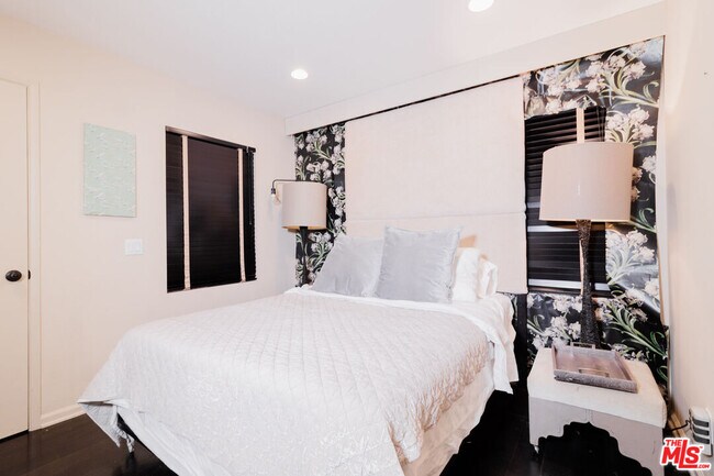 Building Photo - 1245 Wilcox Ave